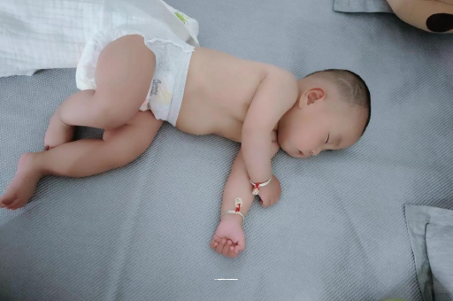 商水三个月宝宝抬头不稳