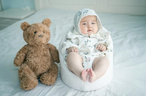 商水宝宝挠耳朵是怎么回事